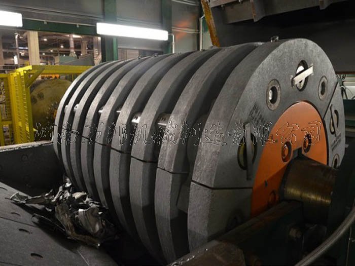 金屬粉碎機內部