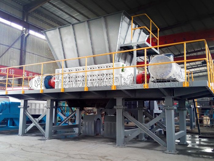 造成撕碎機設備出料堵塞的原因有那些？河南萬邦機械帶您了解