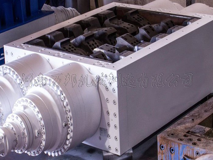 液壓雙軸撕碎機(jī)內(nèi)部