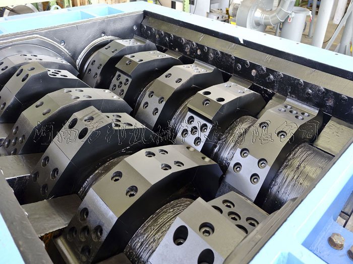 金屬撕碎機(jī)內(nèi)部