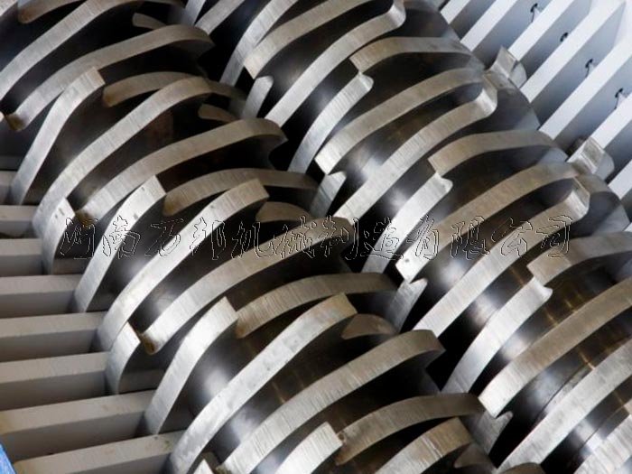 橡膠撕碎機內部