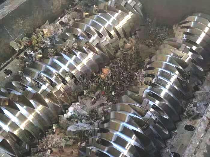 蛇皮袋撕碎機內部