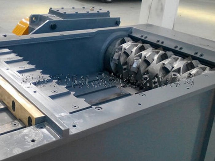 單軸撕碎機(jī)